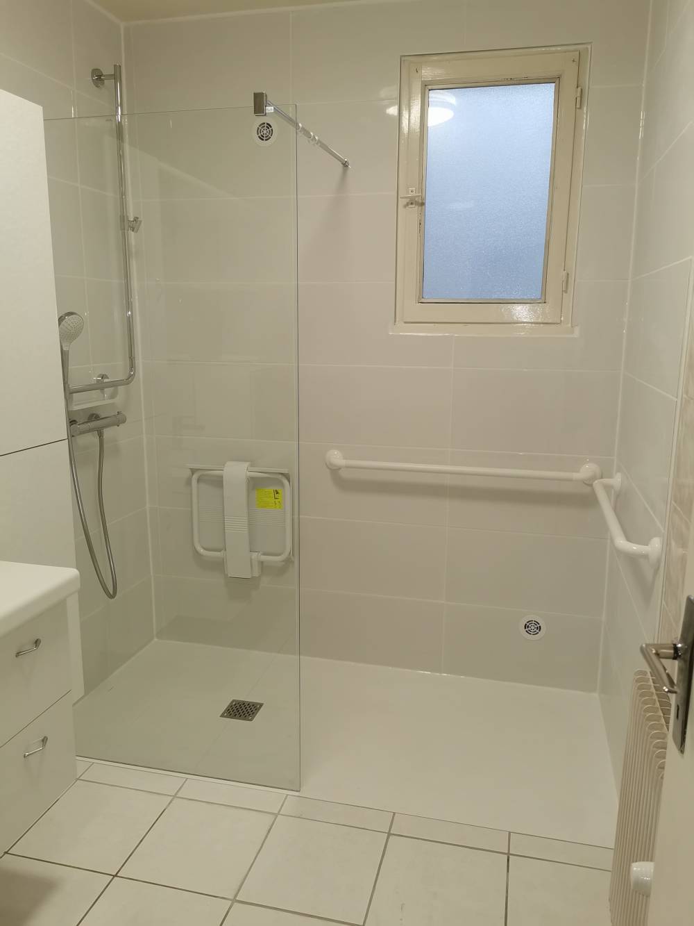 salle de bain blanche